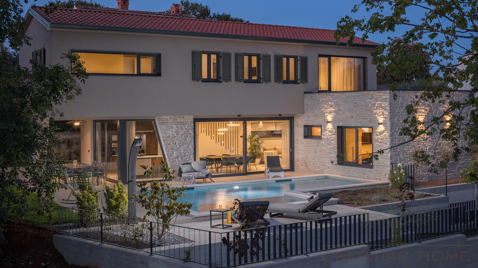 Komplett ausgesattete Villa mit Pool in Porec nahe zum sch&ouml;nsten Strand der Stadt