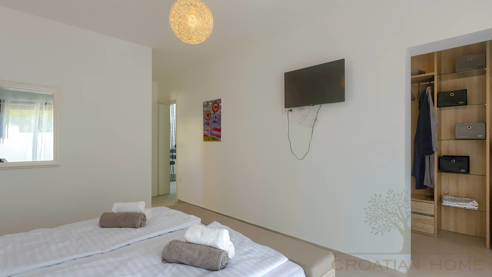 Neubau Villa mit Pool und Solaranlage