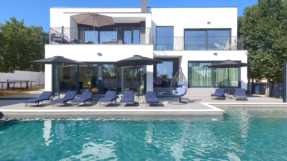 Neubau Villa mit Pool und Solaranlage