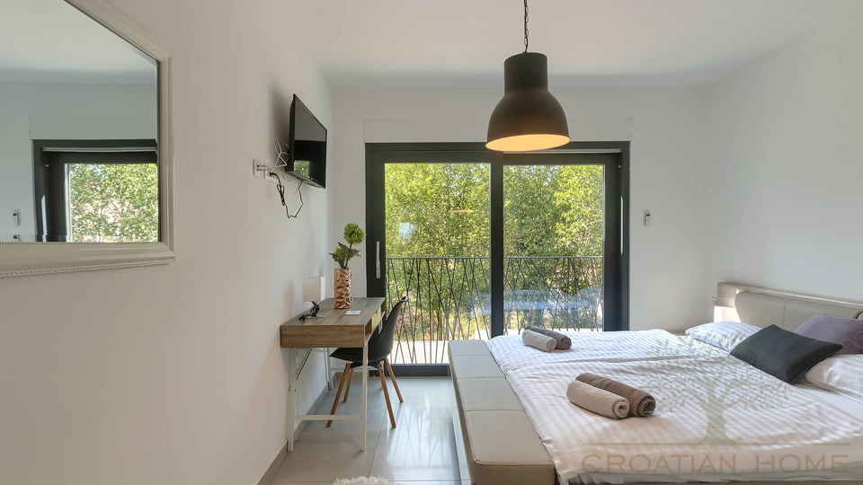 Neubau Villa mit Pool und Solaranlage