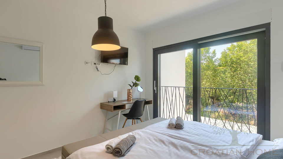 Neubau Villa mit Pool und Solaranlage