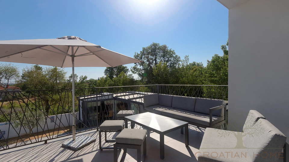 Neubau Villa mit Pool und Solaranlage