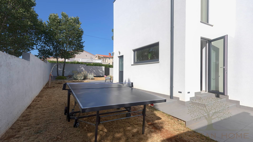 Neubau Villa mit Pool und Solaranlage