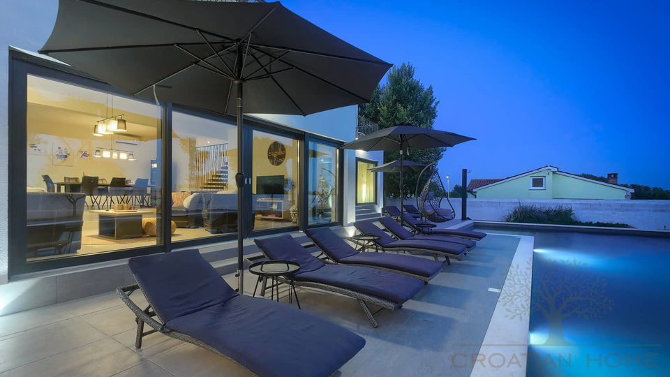 Neubau Villa mit Pool und Solaranlage