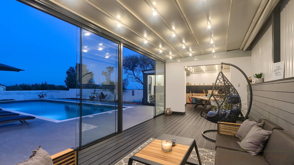Neubau Villa mit Pool und Solaranlage