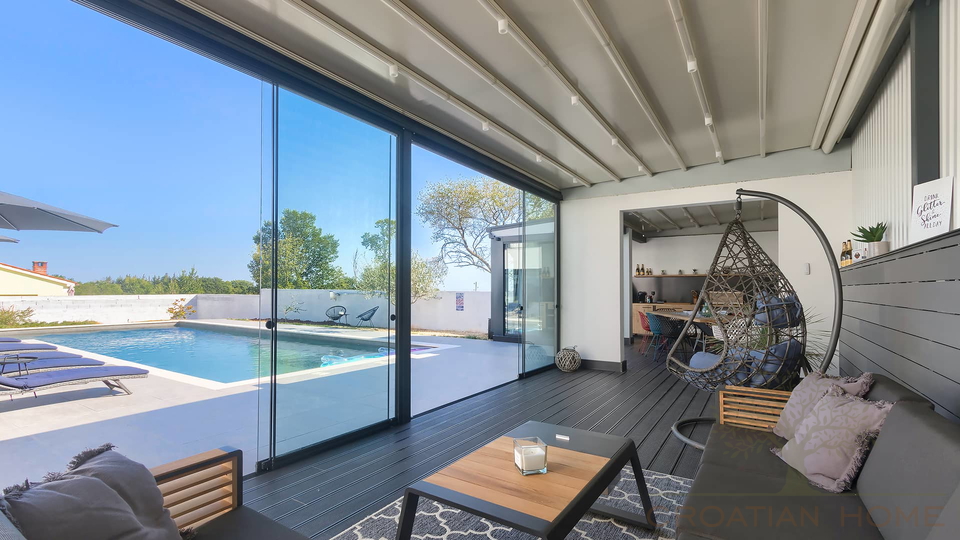 Neubau Villa mit Pool und Solaranlage