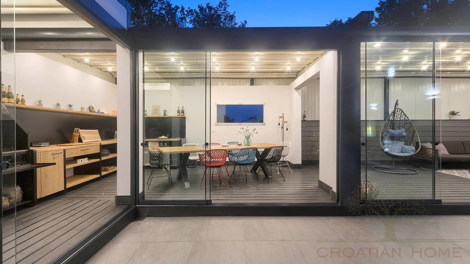 Neubau Villa mit Pool und Solaranlage