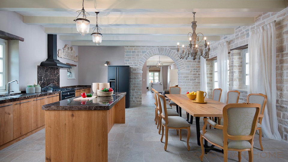 STEINHAUS-VILLA MIT POOL UND 4 SCHLAFZIMMERN -RUHIGE LAGE&excl;