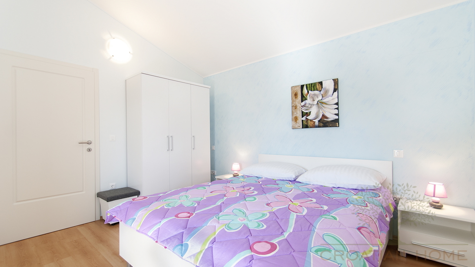 Mediterrane Villa mit Pool im Gr&uuml;nen