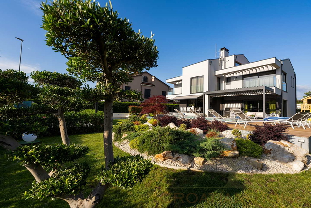 Luxus Villa i Porec mit 40 m2 Pool, Jacuzzi und Meerblick