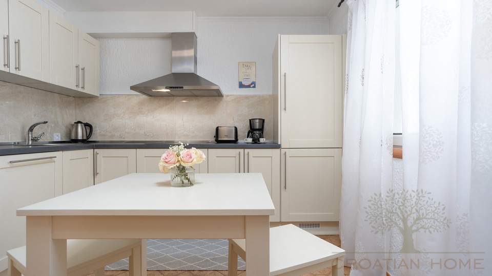 Pflegeleichtes Haus mit kleinem Garten und 4 Schlafzimmer bei Porec