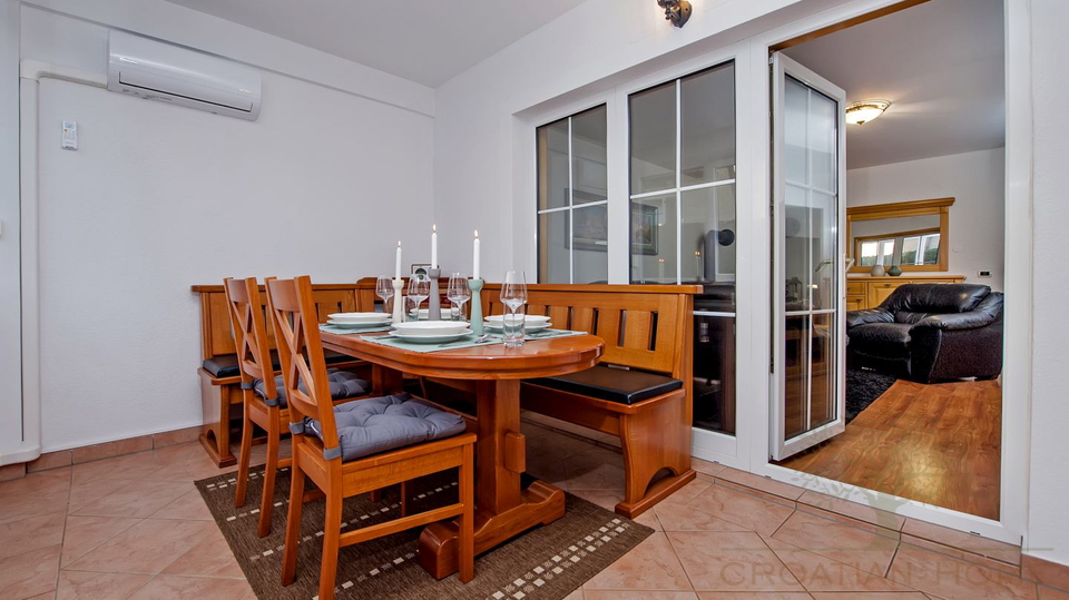 Pflegeleichtes Haus mit kleinem Garten und 4 Schlafzimmer bei Porec