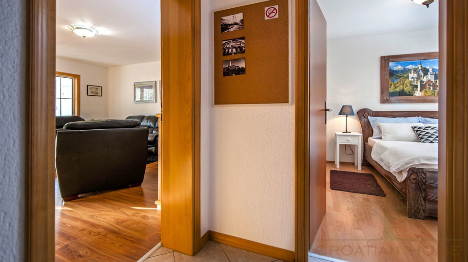 Pflegeleichtes Haus mit kleinem Garten und 4 Schlafzimmer bei Porec