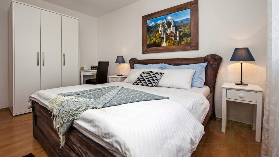 Pflegeleichtes Haus mit kleinem Garten und 4 Schlafzimmer bei Porec