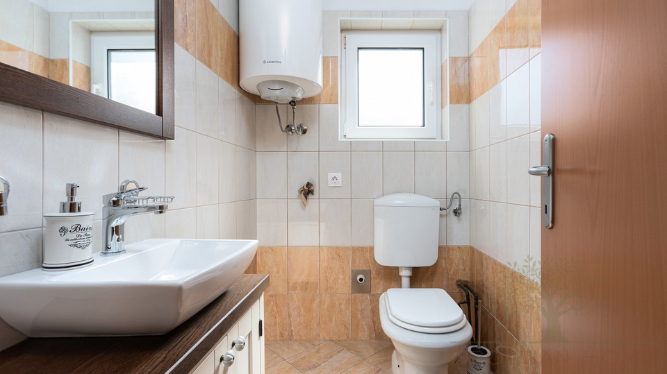 Pflegeleichtes Haus mit kleinem Garten und 4 Schlafzimmer bei Porec