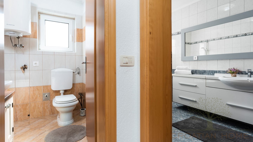 Pflegeleichtes Haus mit kleinem Garten und 4 Schlafzimmer bei Porec