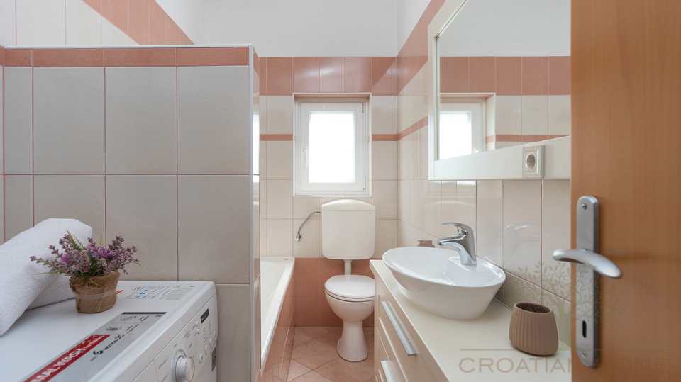 Pflegeleichtes Haus mit kleinem Garten und 4 Schlafzimmer bei Porec