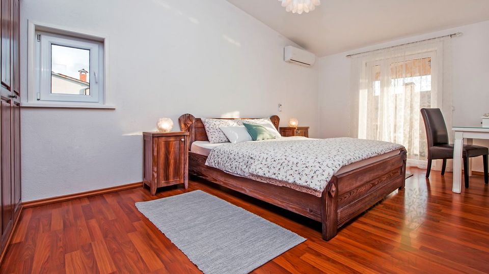 Pflegeleichtes Haus mit kleinem Garten und 4 Schlafzimmer bei Porec