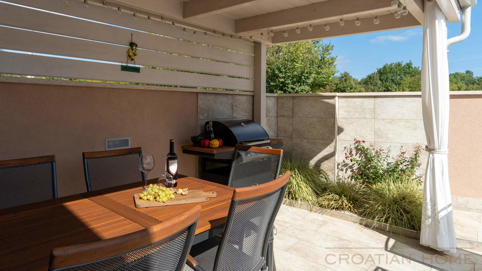 Pflegeleichtes Haus mit kleinem Garten und 4 Schlafzimmer bei Porec