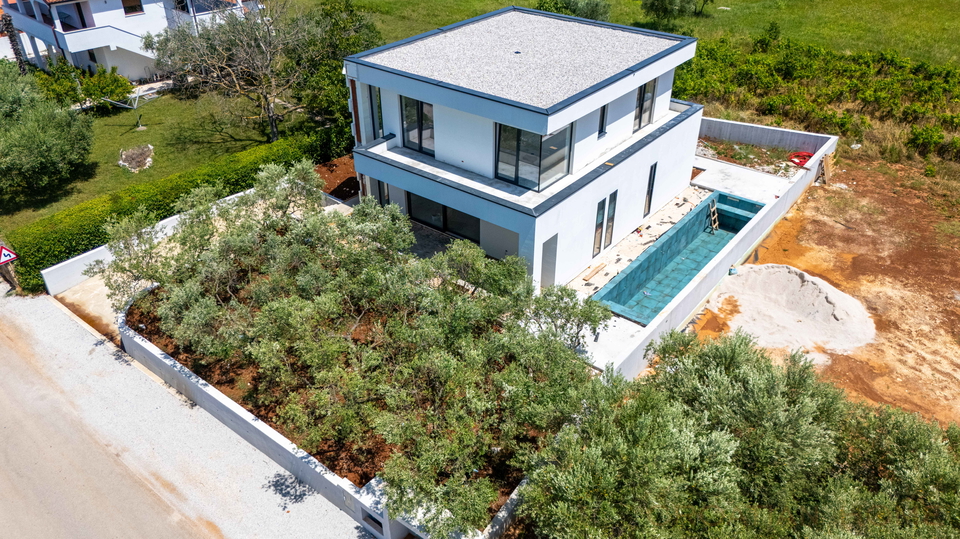 Neubau&excl; Moderne Villa mit Pool nur 5 km von Porec und dem Meer