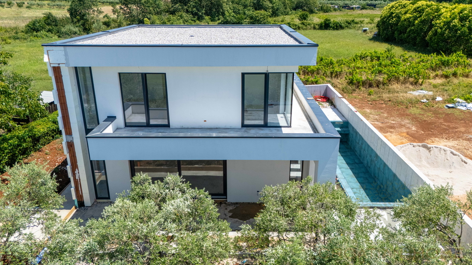 Neubau&excl; Moderne Villa mit Pool nur 5 km von Porec und dem Meer