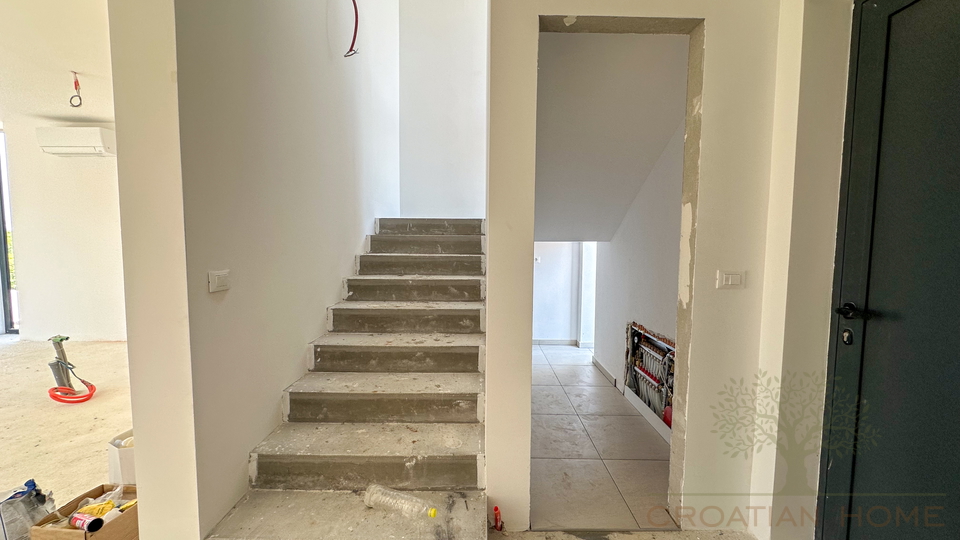 Neubau&excl; Moderne Villa mit Pool nur 5 km von Porec und dem Meer