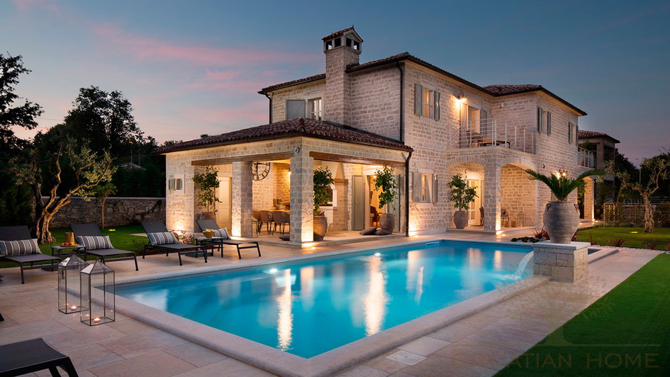 Mediterrane Luxusvilla mit 4 Schlafzimmer&comma;  50 m2 Pool mit Zugang zu Tennis&comma;Basketball&comma; Fussballplatz