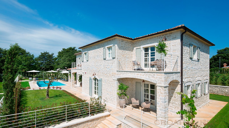 Mediterrane Luxusvilla mit 4 Schlafzimmer&comma;  50 m2 Pool mit Zugang zu Tennis&comma;Basketball&comma; Fussballplatz