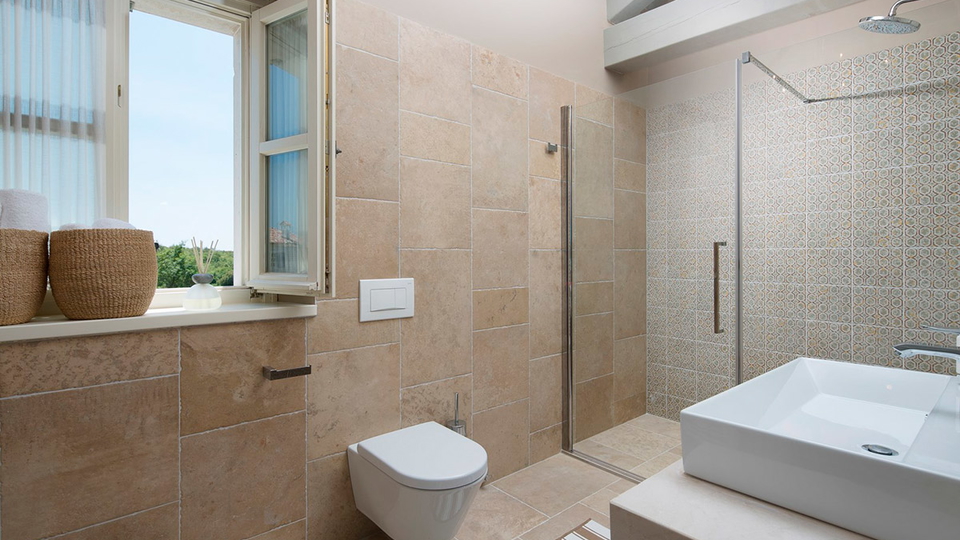 Mediterrane Luxusvilla mit 4 Schlafzimmer&comma;  50 m2 Pool mit Zugang zu Tennis&comma;Basketball&comma; Fussballplatz
