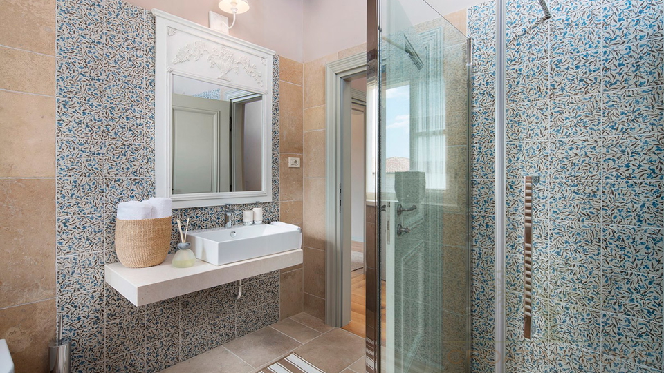 Mediterrane Luxusvilla mit 4 Schlafzimmer&comma;  50 m2 Pool mit Zugang zu Tennis&comma;Basketball&comma; Fussballplatz