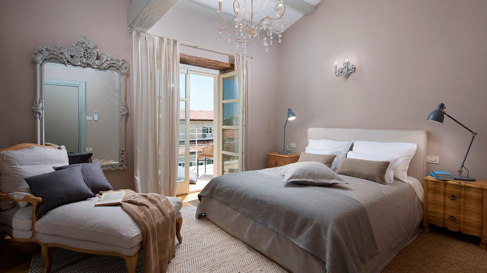Mediterrane Luxusvilla mit 4 Schlafzimmer&comma;  50 m2 Pool mit Zugang zu Tennis&comma;Basketball&comma; Fussballplatz