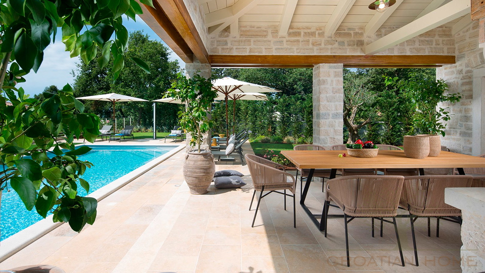 Mediterrane Luxusvilla mit 4 Schlafzimmer&comma;  50 m2 Pool mit Zugang zu Tennis&comma;Basketball&comma; Fussballplatz