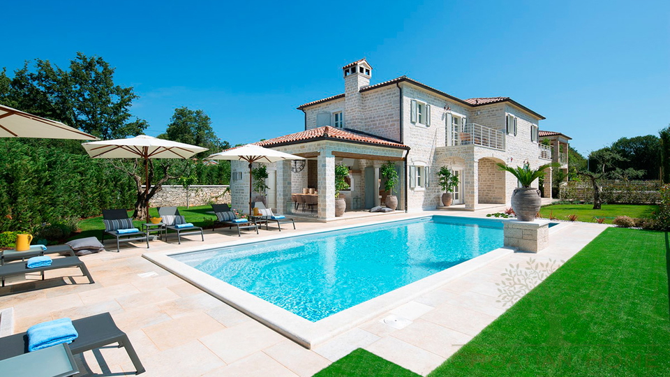 Mediterrane Luxusvilla mit 4 Schlafzimmer&comma;  50 m2 Pool mit Zugang zu Tennis&comma;Basketball&comma; Fussballplatz