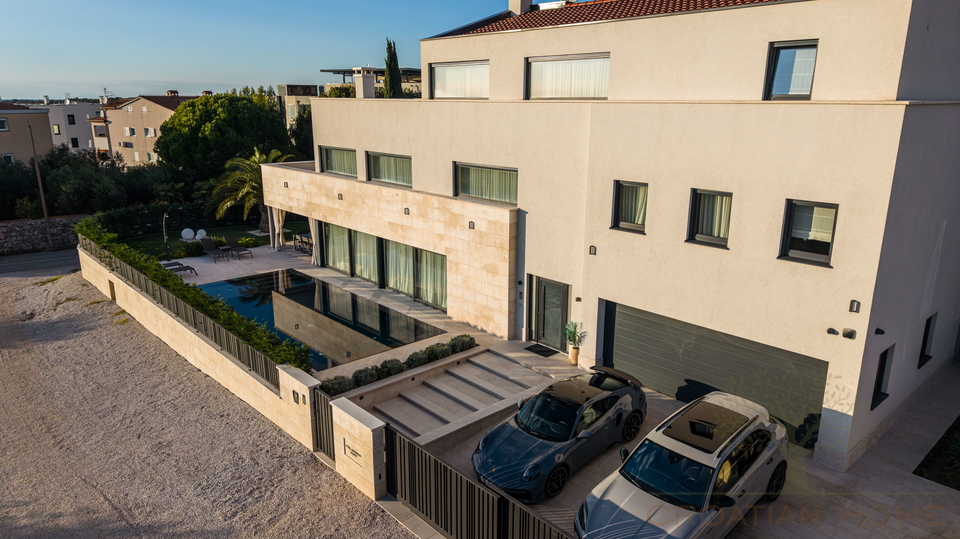 Selten auf dem Markt - luxuri&odblac;se Designer-Villa in Meeresn&auml;he mit Meerblick