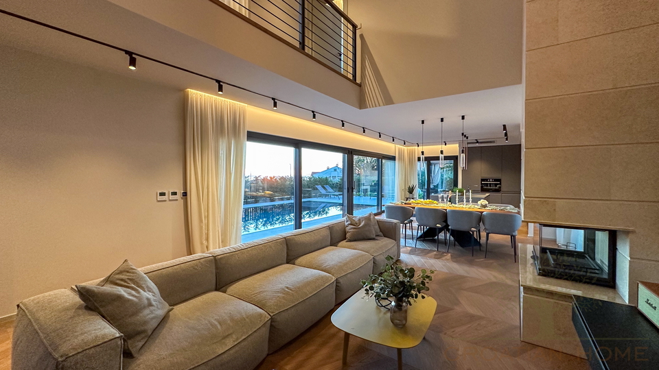 Selten auf dem Markt - luxuri&odblac;se Designer-Villa in Meeresn&auml;he mit Meerblick