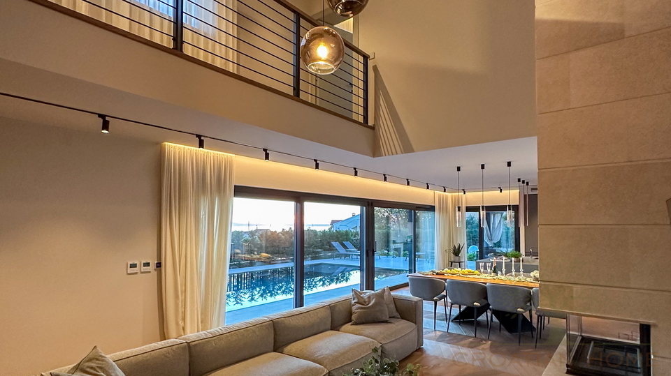 Selten auf dem Markt - luxuri&odblac;se Designer-Villa in Meeresn&auml;he mit Meerblick