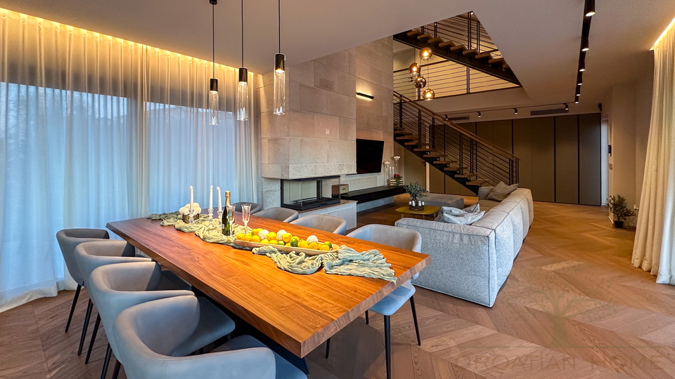 Selten auf dem Markt - luxuri&odblac;se Designer-Villa in Meeresn&auml;he mit Meerblick