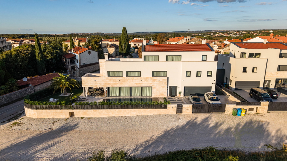 Selten auf dem Markt - luxuri&odblac;se Designer-Villa in Meeresn&auml;he mit Meerblick