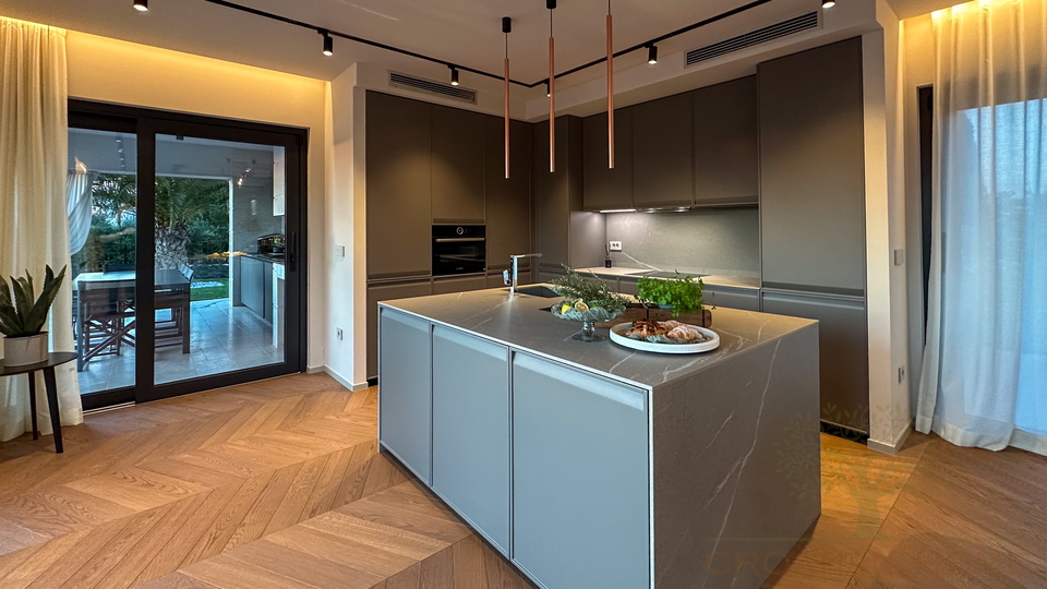 Selten auf dem Markt - luxuri&odblac;se Designer-Villa in Meeresn&auml;he mit Meerblick