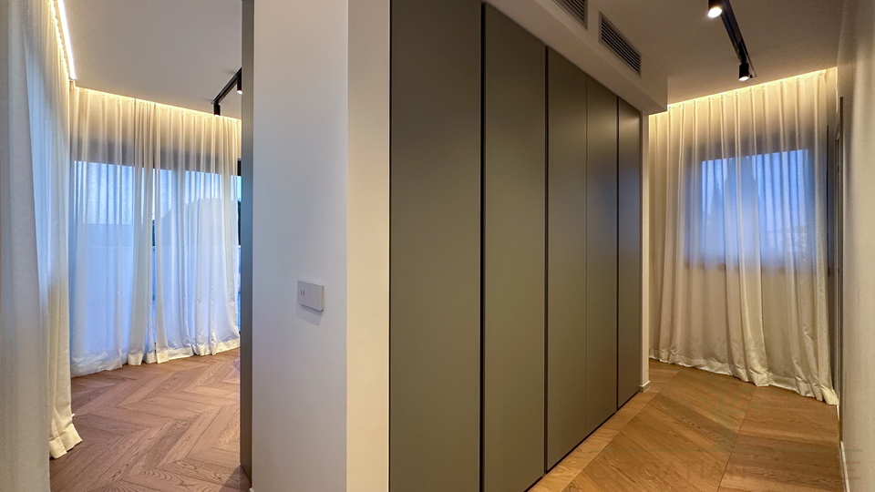 Selten auf dem Markt - luxuri&odblac;se Designer-Villa in Meeresn&auml;he mit Meerblick