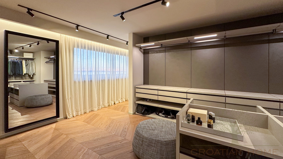 Selten auf dem Markt - luxuri&odblac;se Designer-Villa in Meeresn&auml;he mit Meerblick