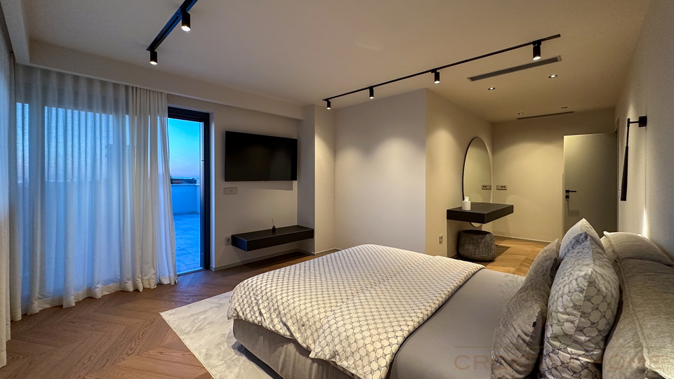Selten auf dem Markt - luxuri&odblac;se Designer-Villa in Meeresn&auml;he mit Meerblick