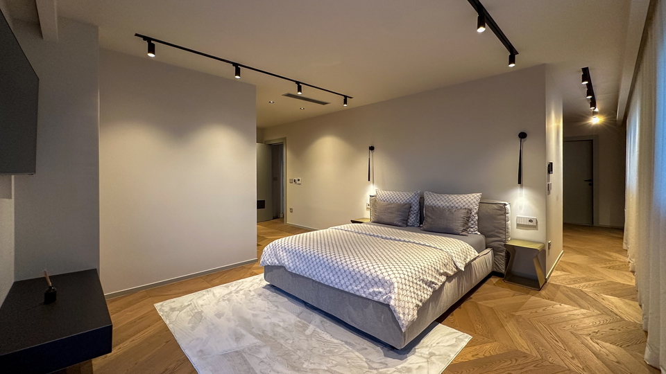 Selten auf dem Markt - luxuri&odblac;se Designer-Villa in Meeresn&auml;he mit Meerblick