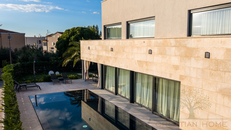 Selten auf dem Markt - luxuri&odblac;se Designer-Villa in Meeresn&auml;he mit Meerblick