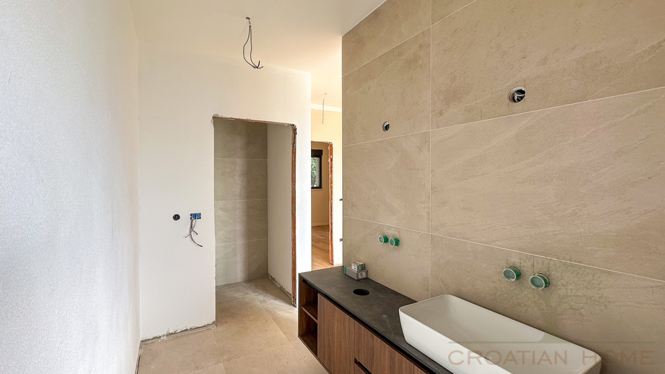 Moderne Villa im ruhigen istrischen Dorf &ndash; Harmonie aus Natur&comma; Meerblick und h&ouml;chster Bauqualit&auml;t