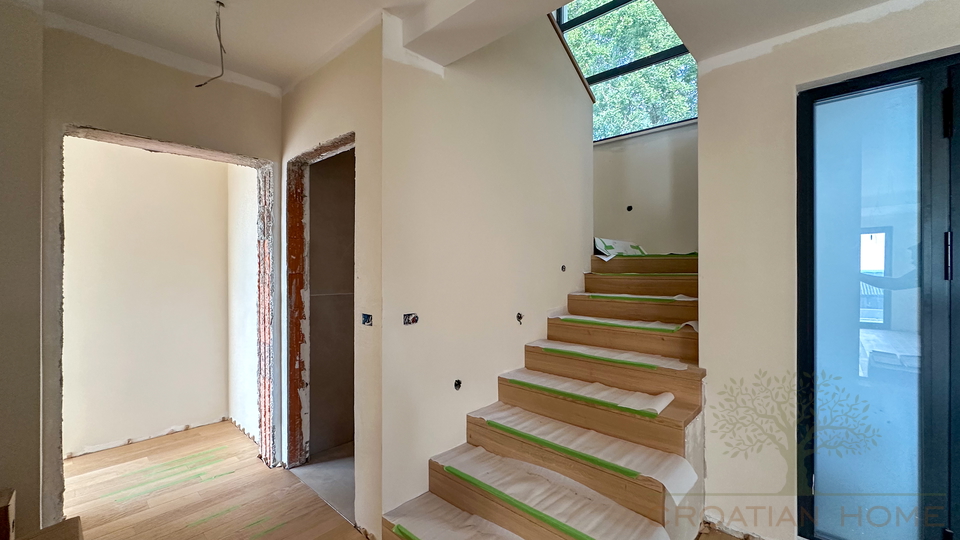 Moderne Villa im ruhigen istrischen Dorf &ndash; Harmonie aus Natur&comma; Meerblick und h&ouml;chster Bauqualit&auml;t