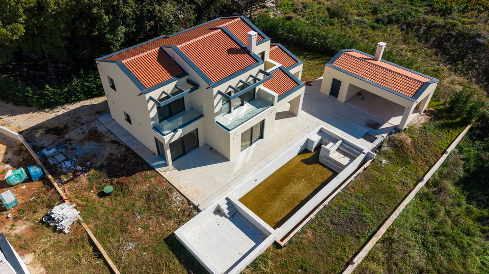 Moderne Villa im ruhigen istrischen Dorf &ndash; Harmonie aus Natur&comma; Meerblick und h&ouml;chster Bauqualit&auml;t