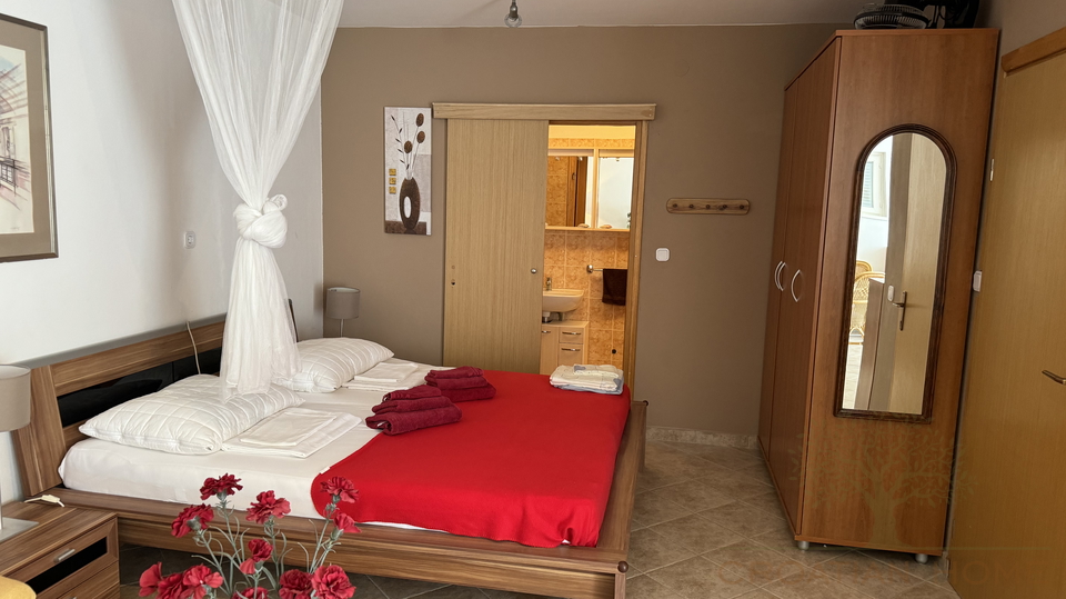 FREISTEHENDES HAUS MIT EINLIEGERWOHNUNG UND POOL - MEERBLICK&excl;