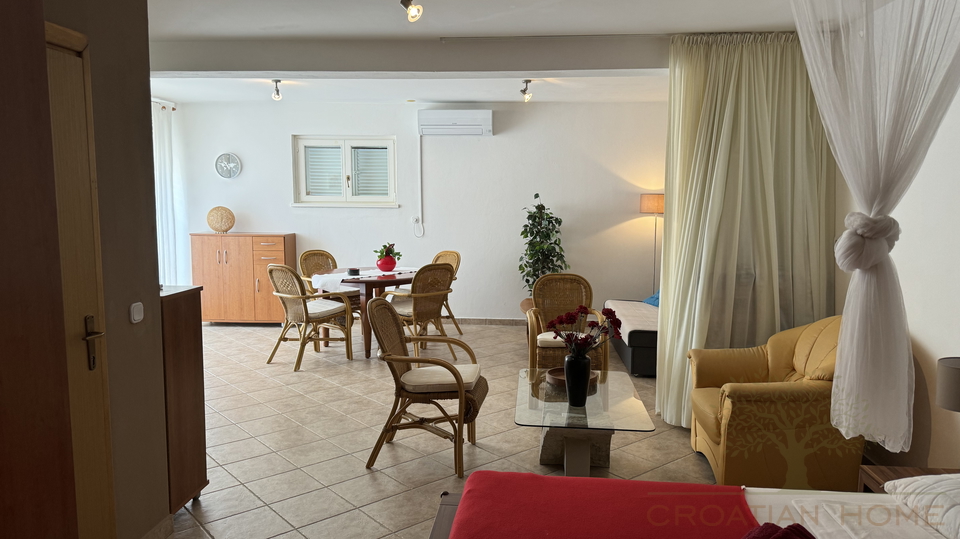 FREISTEHENDES HAUS MIT EINLIEGERWOHNUNG UND POOL - MEERBLICK&excl;