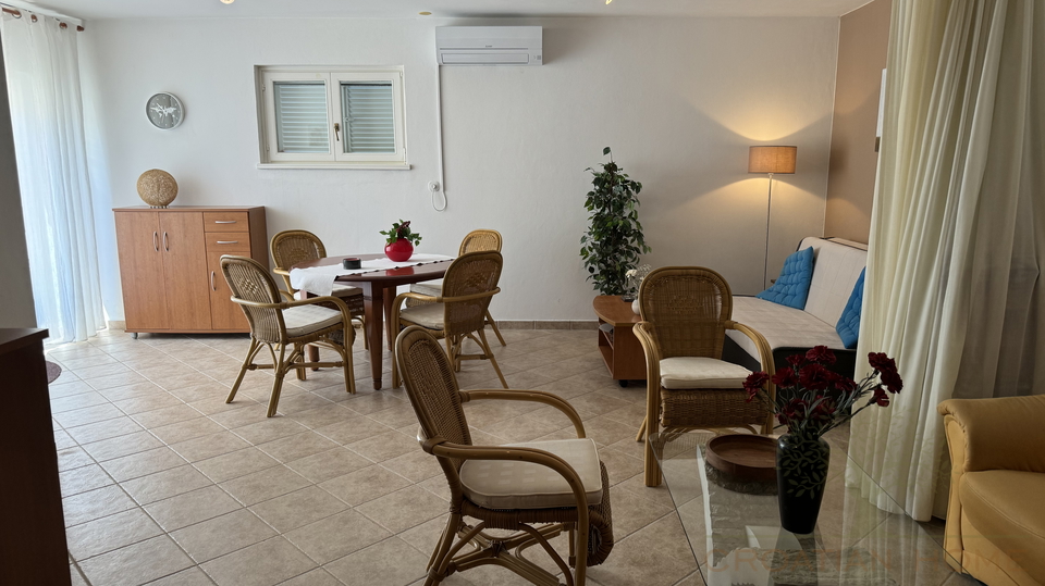 FREISTEHENDES HAUS MIT EINLIEGERWOHNUNG UND POOL - MEERBLICK&excl;